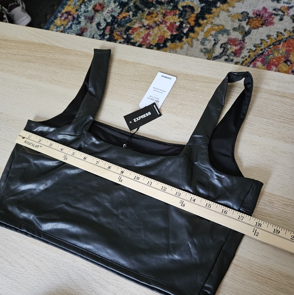 NWT Express Body contour collection top size L - Picture 4 of 5